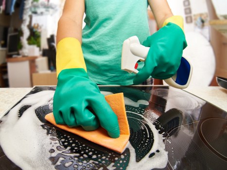 Local carpet cleaner working in a Putney residential area